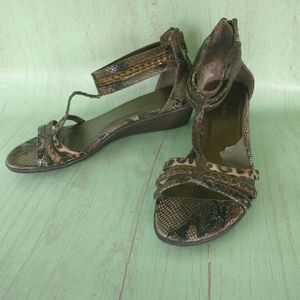 Apostrophe Sandles size 9 !**pick 3 for$12!!**#